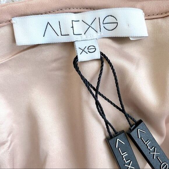 NWT Alexis Kelie Short Sleeve Lace Open Back Jumpsuit Black Size XS - Picture 10 of 15